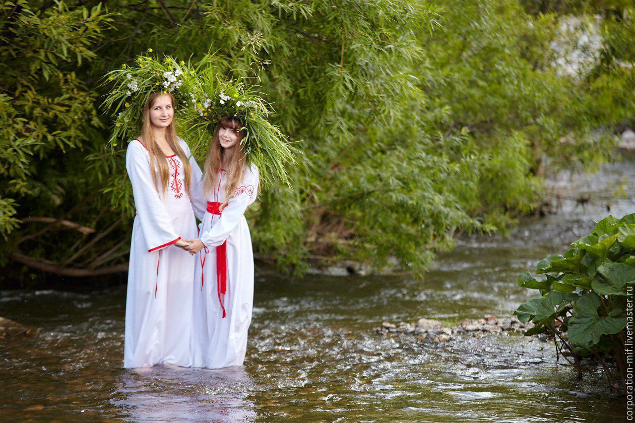 Women in Slavic costumes in Hargeisa