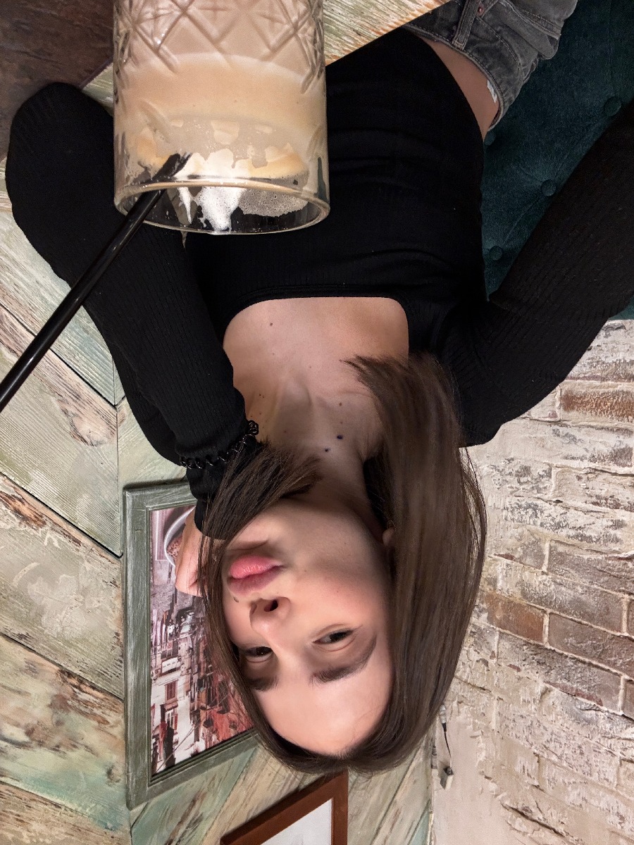 Fresh photos, fresh mood — Tina online in Hargeisa